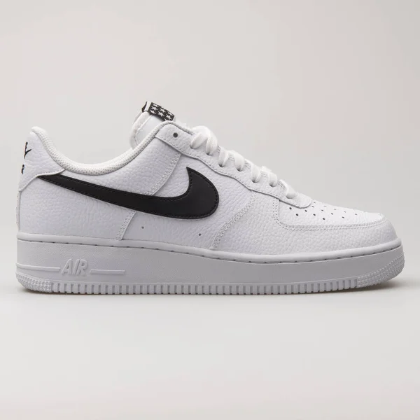 Vienna Rakousko February 2018 Nike Air Force Bílé Černé Tenisky — Stock fotografie