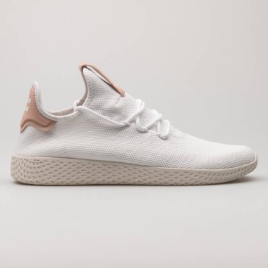 VIENNA, AUSTRIA - 19 Şubat 2018: Adidas PW Tenis HU beyaz spor ayakkabısı.