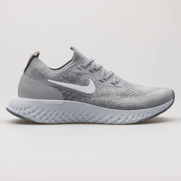 维也纳 澳大利亚 2018年2月19日 Nike Epic React Flyknit Grey Sneaker White — 图库照片