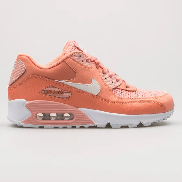 Viena Áustria Fevereiro 2018 Nike Air Max Suede Sapatilha Laranja — Fotografia de Stock