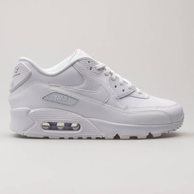 VIENNA, AUSTRIA - 19 Şubat 2018: Nike Air Max beyaz arka planda 90 beyaz spor ayakkabı.