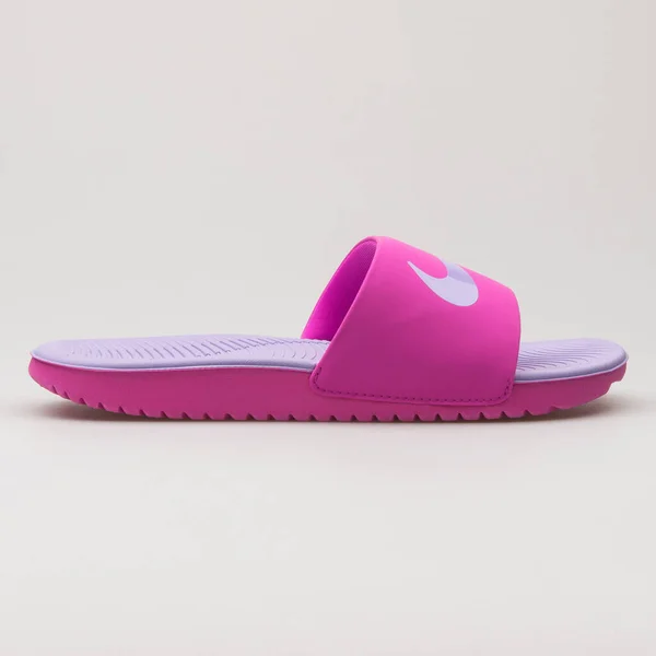 Vienna Oostenrijk Februari 2018 Nike Kawa Slide Roze Paarse Sandaal — Stockfoto