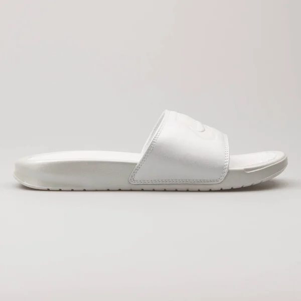 Vienna Austria February 2018 Nike Benassi Jdi Metallic White Sandal — Stock Photo, Image