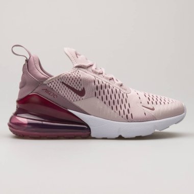 VIENNA, AUSTRIA - 19 Şubat 2018: Nike Air Max 270 gül ve beyaz arka planda bordo ayakkabı.