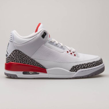 VIENNA, AUSTRIA - 19 Şubat 2018: Nike Air Jordan 3 Retro beyaz, gri ve kırmızı spor ayakkabılı beyaz arka plan.