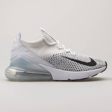 VIENNA, AUSTRIA - 19 Şubat 2018: Nike Air Max 270 Flyknit beyaz ve siyah spor ayakkabısı.