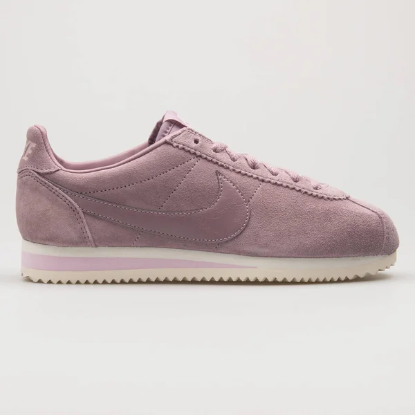 Wien Österreich Mai 2018 Nike Classic Cortez Wildleder Sneaker Auf — Stockfoto