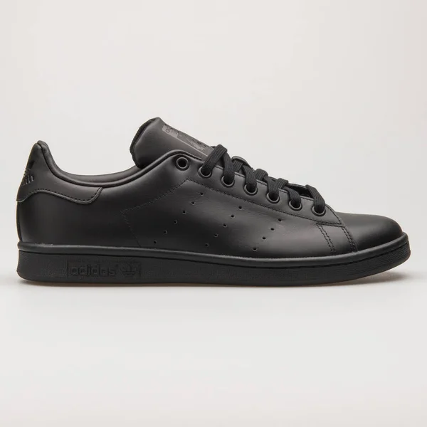 Stan smith negras y doradas sale