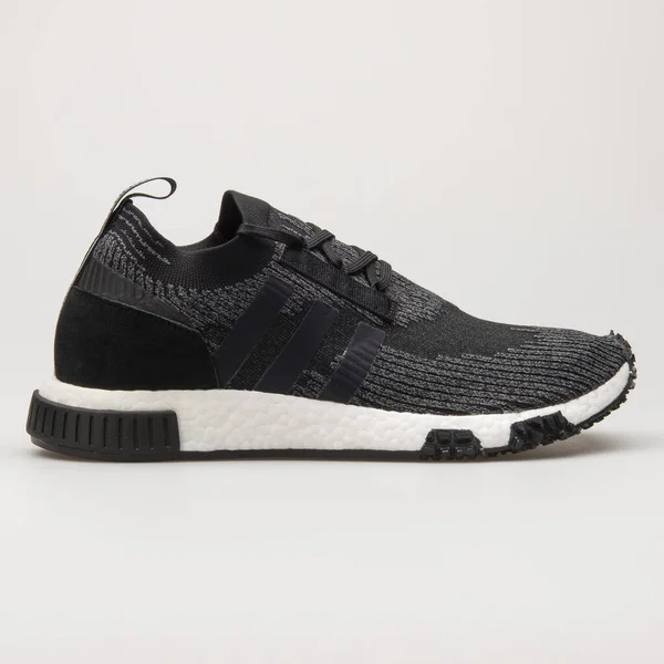 Vienna Áustria Maio 2018 Adidas Nmd Racer Tricô Tênis Preto — Fotografia de Stock