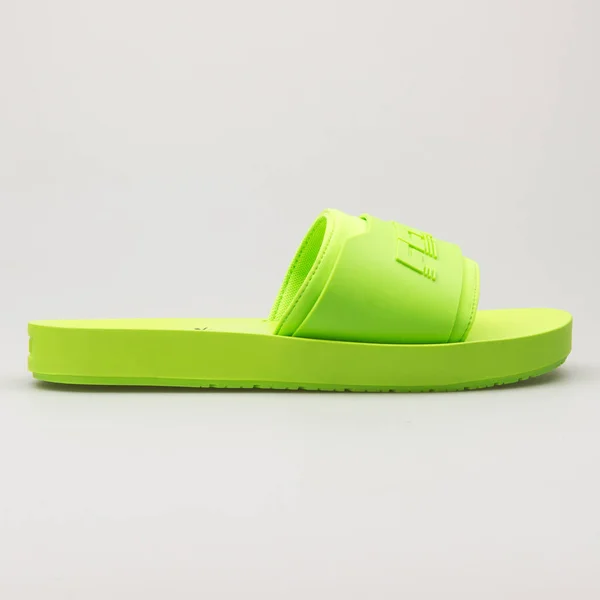 Vienna Austria Maj 2018 Puma Fenty Surf Slide Zielony Sandał — Zdjęcie stockowe