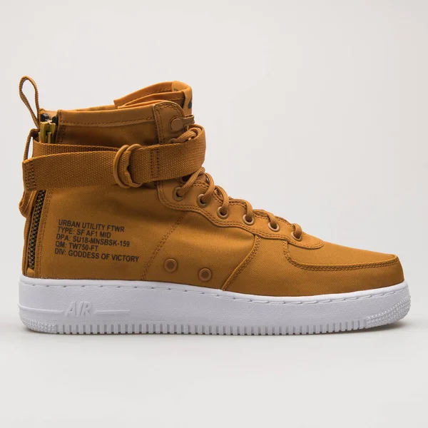 Vienna Österrike Maj 2018 Nike Air Force Mid Khaki Och — Stockfoto