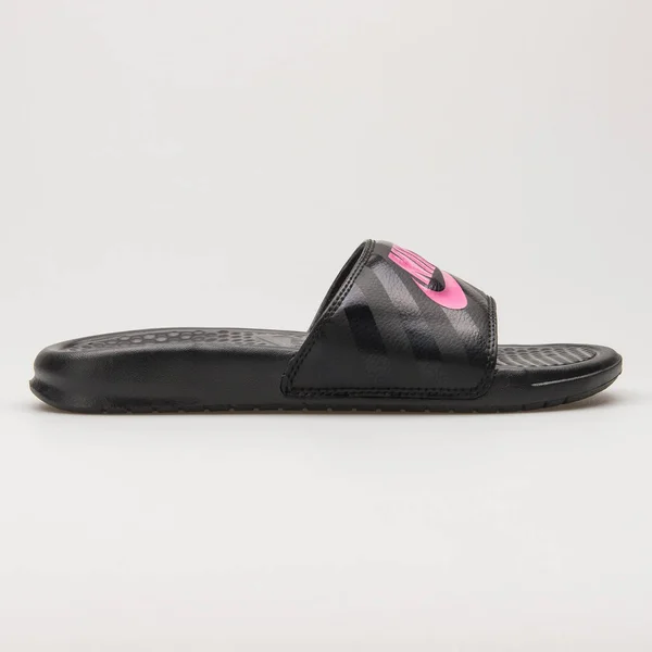 Viena Austria Febrero 2018 Nike Kawa Slide Sandalia Rosa Purpura Foto editorial de stock 369046936 xMarshallfilms