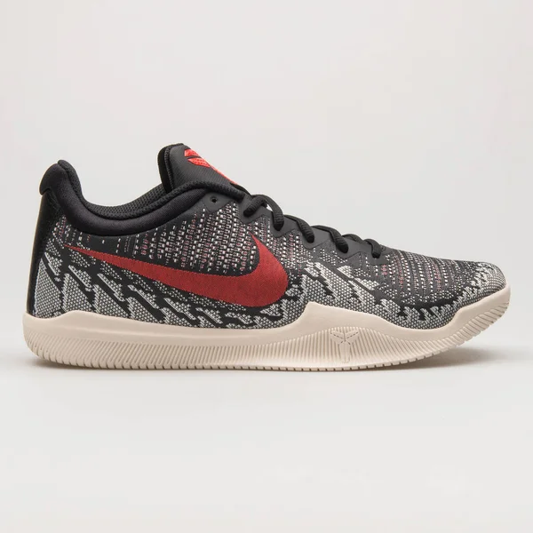 Viena Austria Junio 2018 Nike Mamba Rage Zapatillas Negras Rojas Imagen de stock