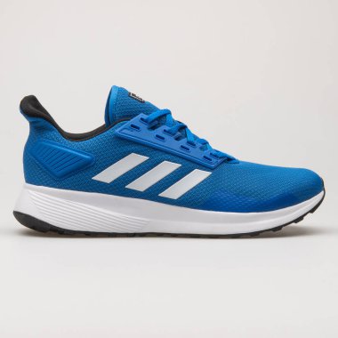 VIENNA, AUSTRIA - 13 Ağustos 2018: Adidas Duramo 7 beyaz arka planda mavi-beyaz spor ayakkabı.