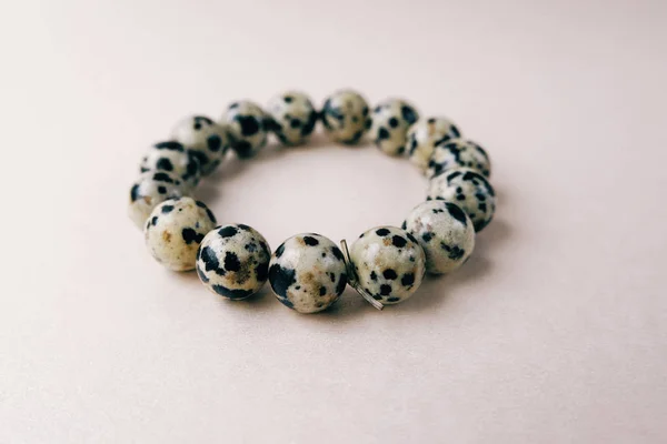 Handmade Gem Stone Dalmatian Jasper Bracelet Decoration Product Cream Lies — Stok fotoğraf