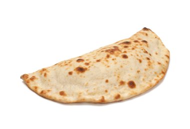 Pizza calzone beyaz bir arka plan üzerinde