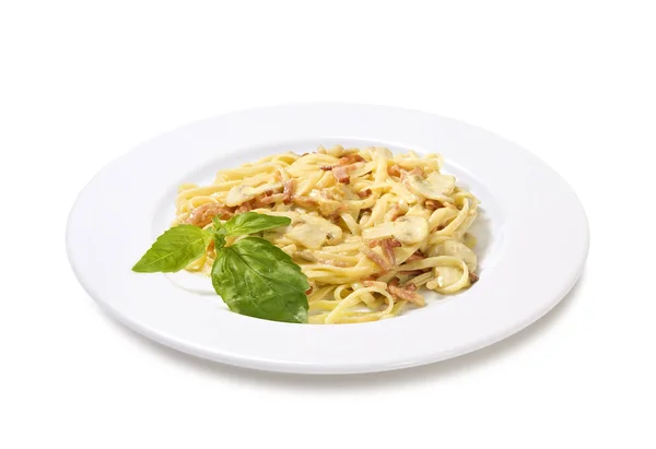 Pasta Carbonara Mit Pilzen Speck Und Käse Isoliert Auf Weißem — Stockfoto