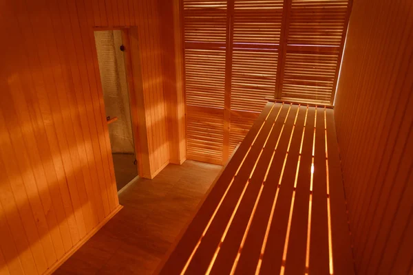 Wnętrze domu małą drewnianą saunę — Zdjęcie stockowe