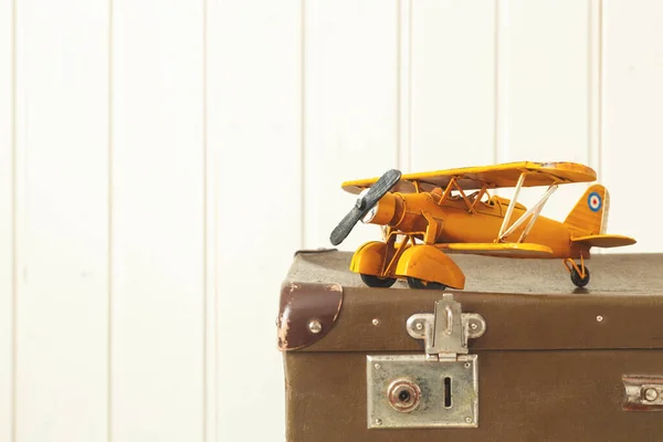 Toy Yellow Metal Plane Old Retro Suitcases White Wooden Background — Stock Photo, Image