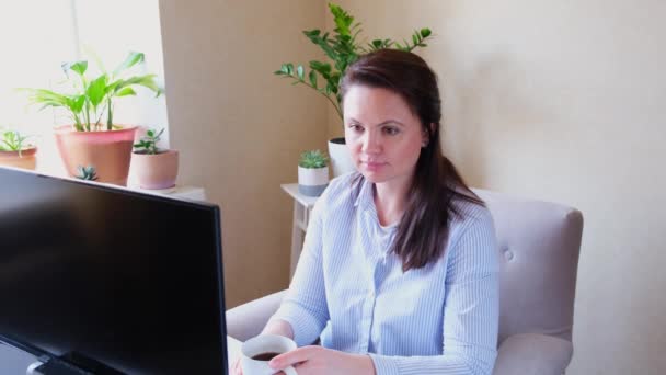 Geschäftsfrau Arbeitet Hause Mit Laptop Remote Home Office Remote Arbeitskonzept — Stockvideo
