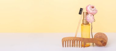 Organik yağlar, kozmetik ürünler ve geri dönüşümlü aletlerle temizlenmiş plastik bir şişe. Sıfır kayıp. Sürdürülebilir bileşim dengeleniyor - Resim