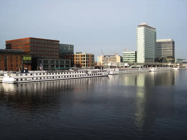 Schiffe im Dock — Stockfoto