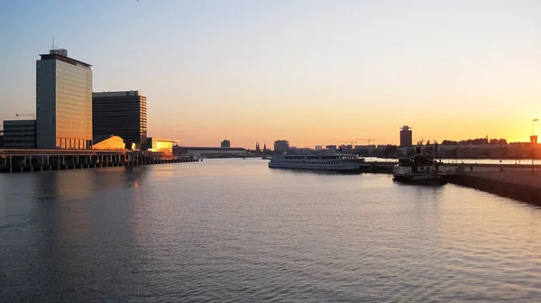 Amsterdam'da günbatımı — Stok fotoğraf