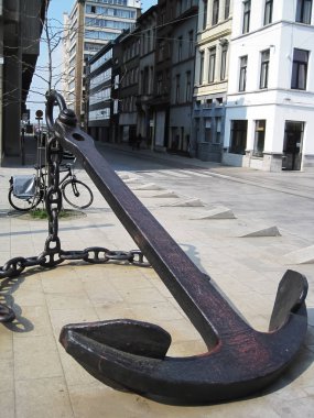 Heykel Meydanı Antwerp'orta yaşlı, siyah demir                     