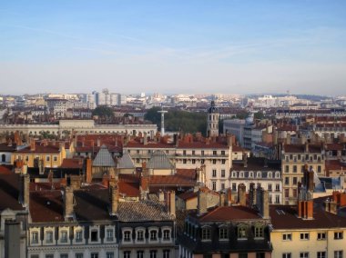 Cityscape kırmızı rooftops sabahın erken saatlerinde mesafe ile Lyon şehrinin                               