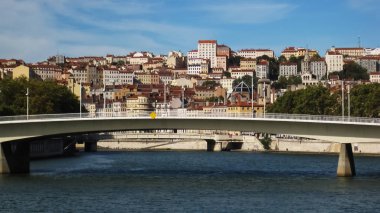 Lyon şehir arkasında summe geniş bir köprü