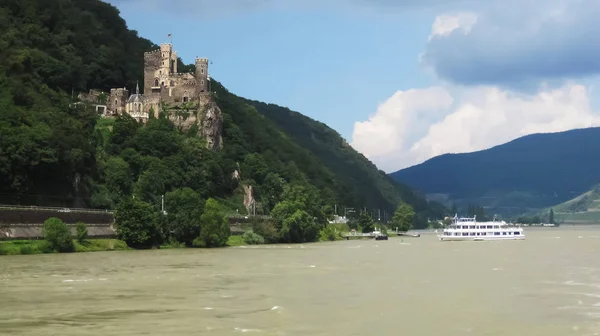 Ancient Castle Rheinstein Rocky Cliff River Rhine Green Forest While — Stock Photo, Image