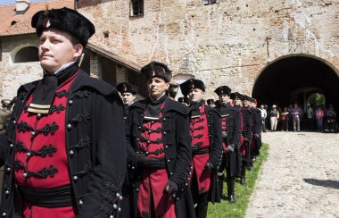 Geleneksel askeri üniformaları