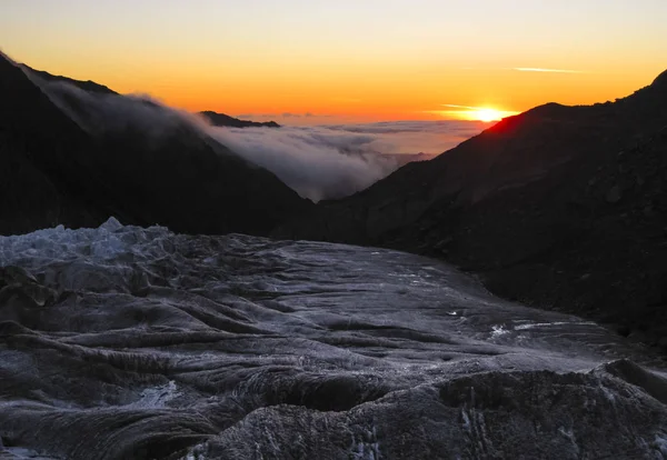 Fox Glacier při západu slunce, na jižním ostrově Nového Zélandu — Stock fotografie