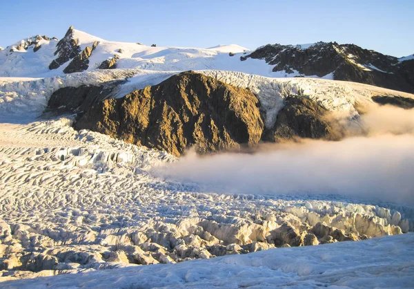 Una Capa Nubes Cubre Glaciar Fox Durante Atardecer Isla Sur — Foto de Stock