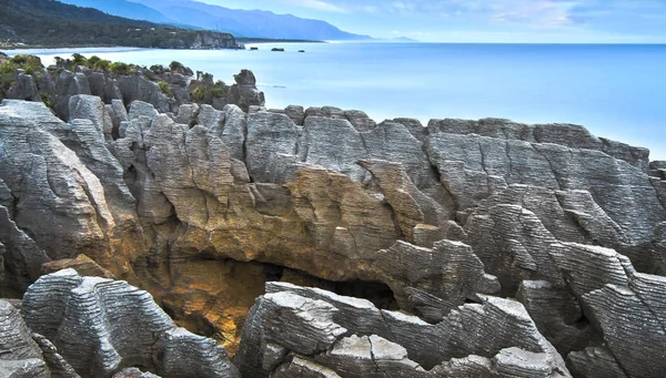 Pancake Rocks cerca de Hokitika en la isla sur de Nueva Zelanda — Foto de Stock