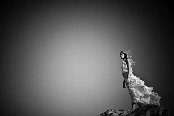 Bride Long White Dress Sea — Stock Photo, Image