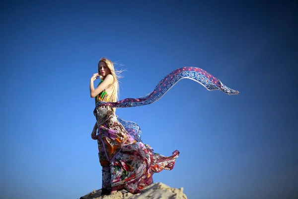 boho chic elbiseli kız