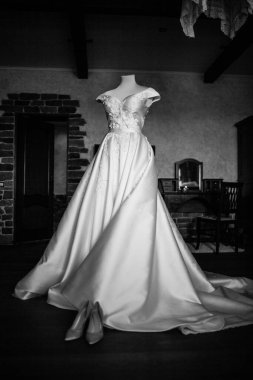 Gelinin elbisesi mankenin üstünde