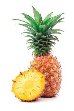 ananas solated beyaz zemin üzerine dilimlenmiş.