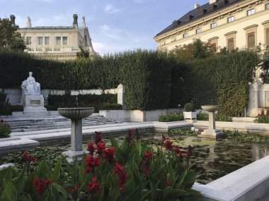 oturmuş İmparatoriçesi Elisabeth Volksgarten Parkı, Viyana, Avusturya pınarlarına tarafından heykeli