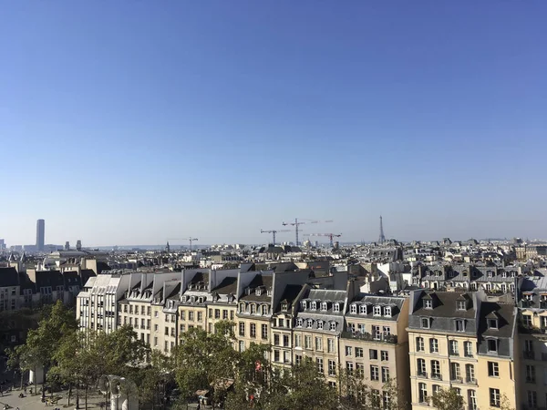 Gündüz görünümü Paris cityscape ve mavi gökyüzü, Fransa