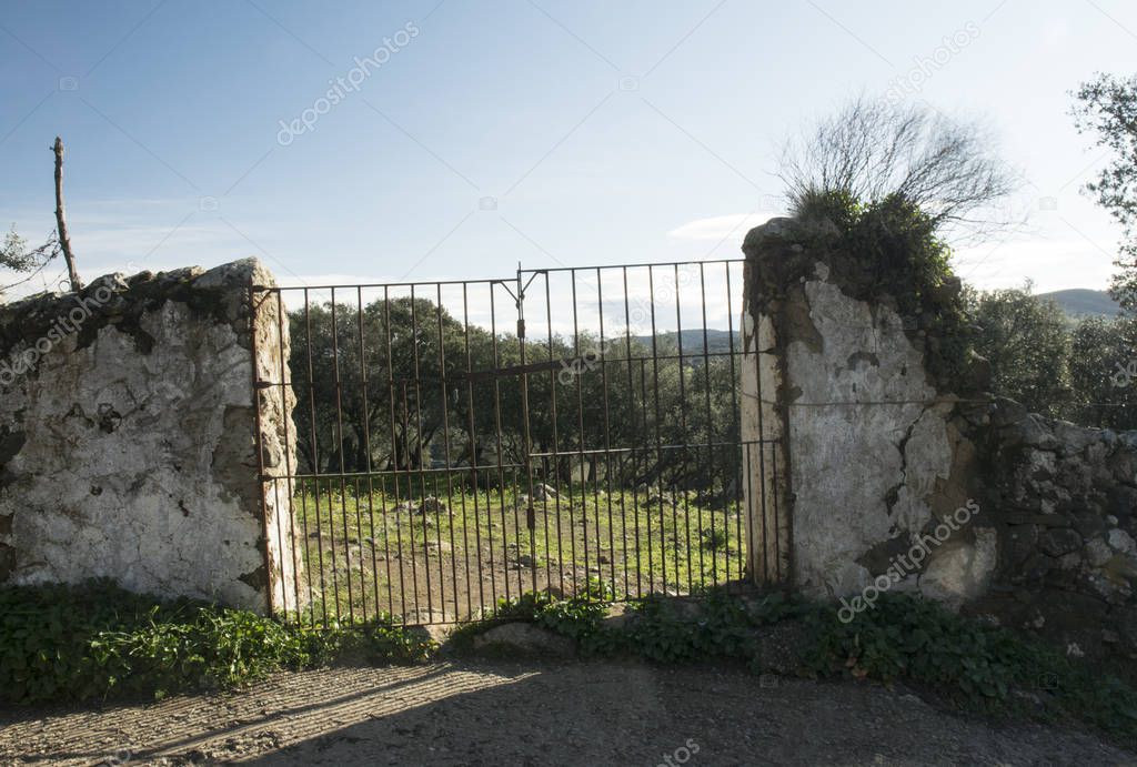 Entrance doors to small or large plots in which the oak and cork oak farms of the pasture are divided into Andalusia for the breeding of cows and pigs in extensive system