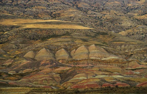 Amazing rocky desert on Georgia Azerbaijan border. Yellow brown red earth rock material covering hills. View from top — Stok fotoğraf