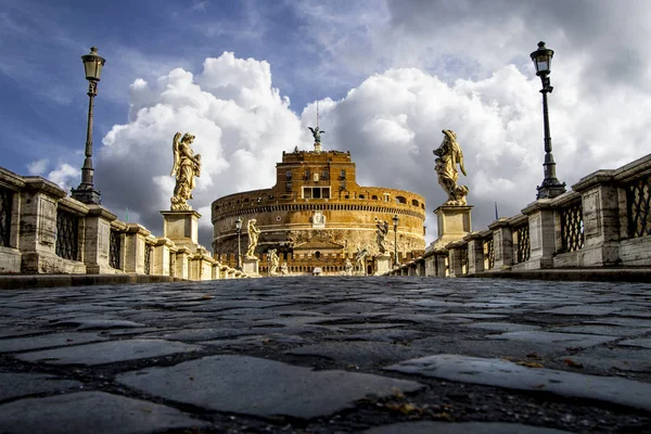 聖アンジェロ城の橋の上 ローマの観光地のトップ 有名な旅行先 — ストック写真