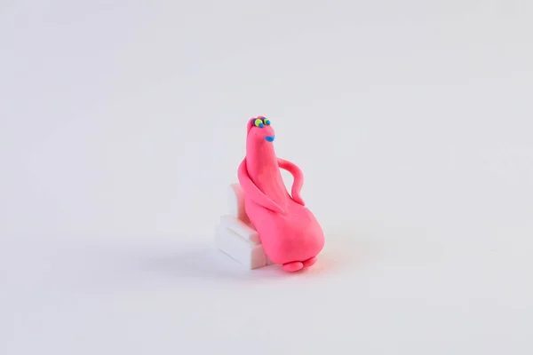 Estatueta Plasticina Rosa Sentado Sofá Conceito Terapia Psicológica — Fotografia de Stock