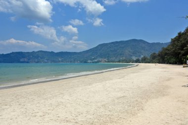 Tayland, Phuket 'teki carantin covid-19 yüzünden o gün plaj bomboş.