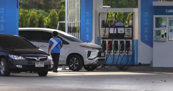 Phuket Tailandia Coche Que Viene Repostar Una Gasolinera — Vídeo de stock