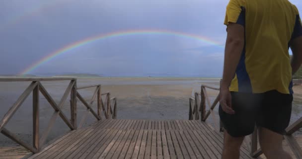 Observación Del Arco Iris Desde Muelle — Vídeos de Stock