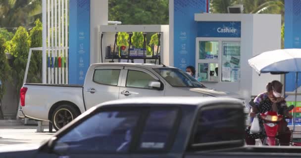 Phuket Thailand Car Leaving Refuel Gas Station — 비디오