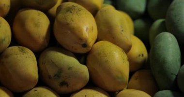 Tayland 'da deniz ürünleri ve meyveli Asya pazarı